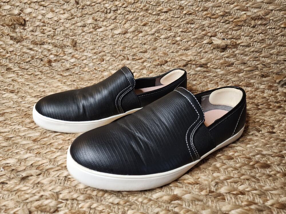 Dr. Scholl's Woman Size 10 M Slip On Black Snake Memory Foam Comfort Sneaker